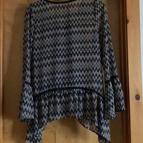 Geometric blouse - Picture 3 of 3